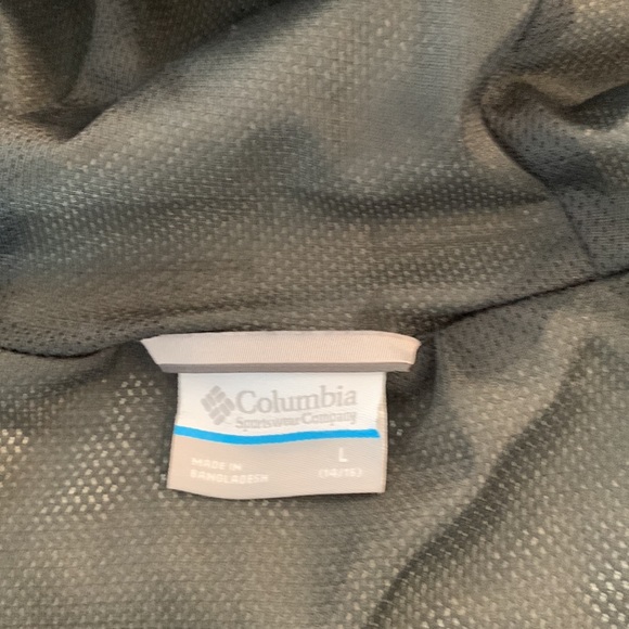 Columbia Boys Spring/Fall rain jacket with hood and fleece lined. - Picture 2 of 2